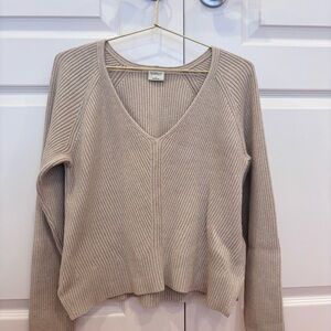Abercrombie & Fitch Cream V-Neck Sweater with Ribbed Knit